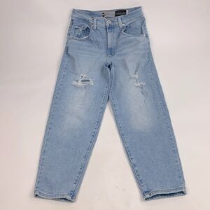 Levi’s Silver Tab MOM jeans Size 28 Light wash denim Distressed tapered Leg